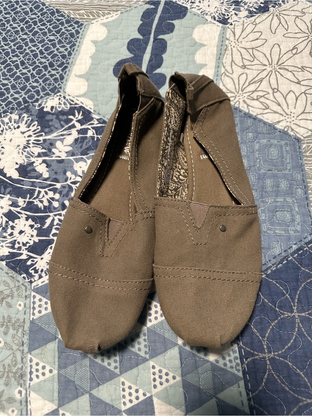 Madlove Women’s Casual Canvas Slip-On Flats - Picture 1 of 3